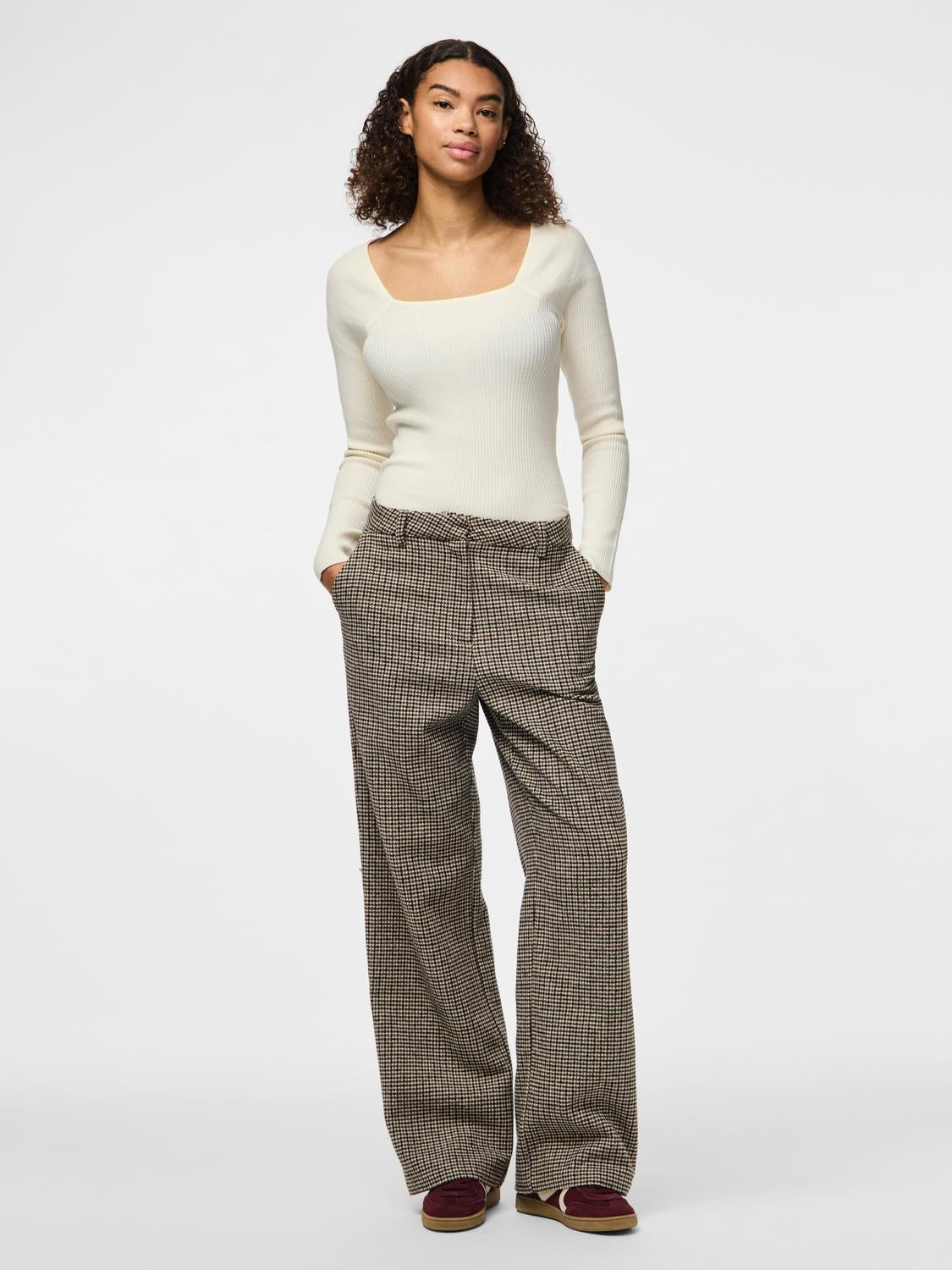 model_shot-front_full